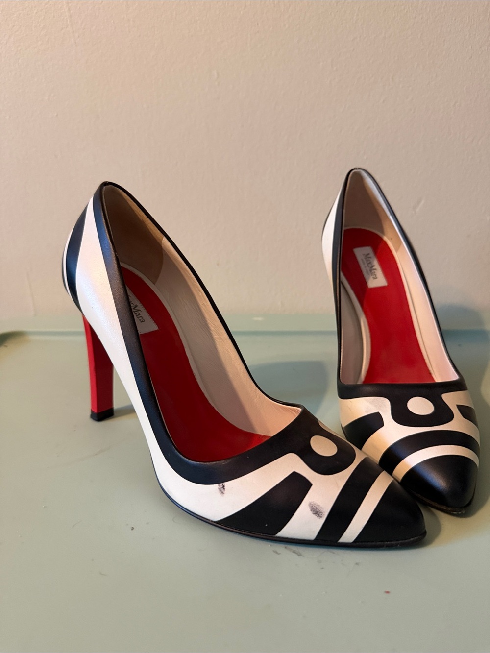 MaxMara Black and White Patterned Pointed Toe Pumps with Red Lining